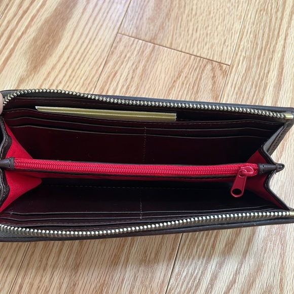 New! Dooney & Bourke embossed leather mushroom color Wallet. - Picture 3 of 10